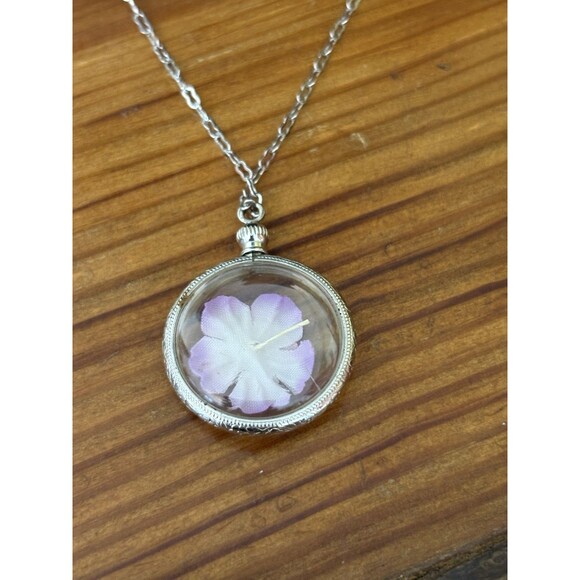 Vintage AVON Silvertone White Pink Purple HIBISCUS FLOWER Cameo Pendant Necklace - Picture 5 of 15